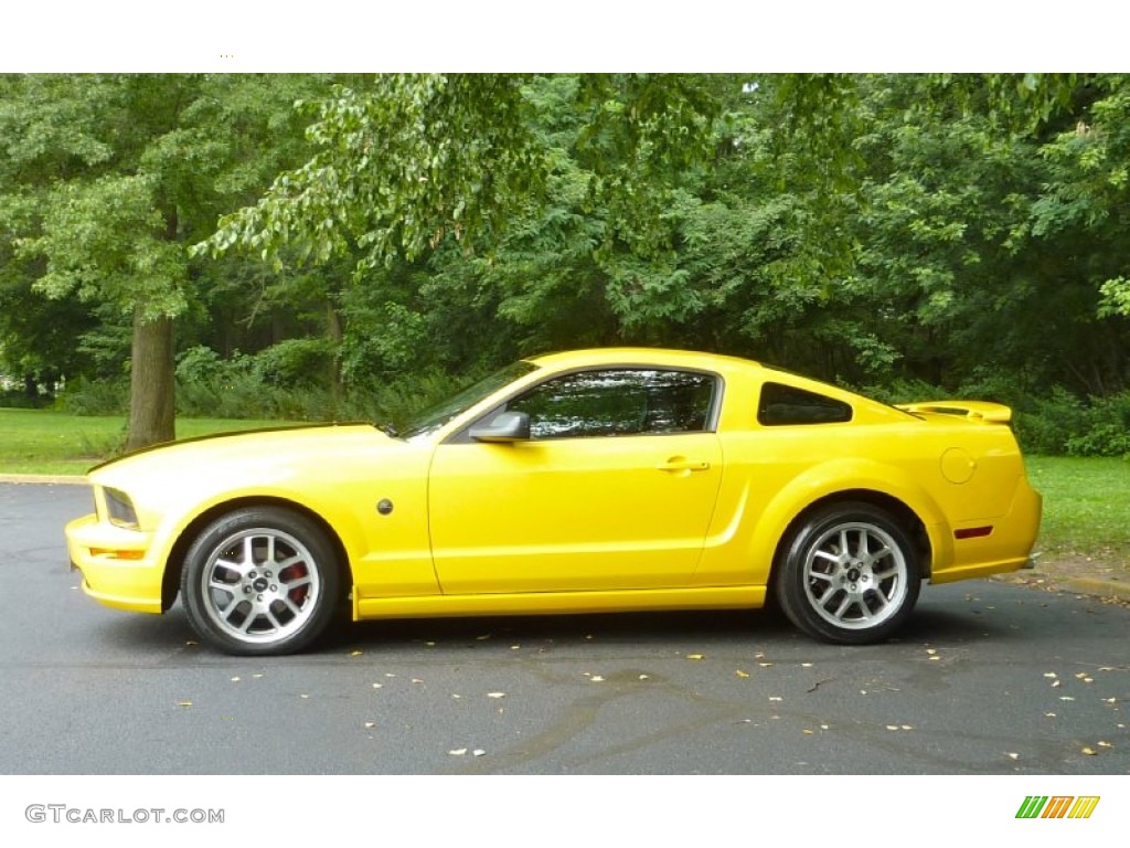 2006 Mustang GT Deluxe Coupe - Screaming Yellow / Light Graphite photo #4