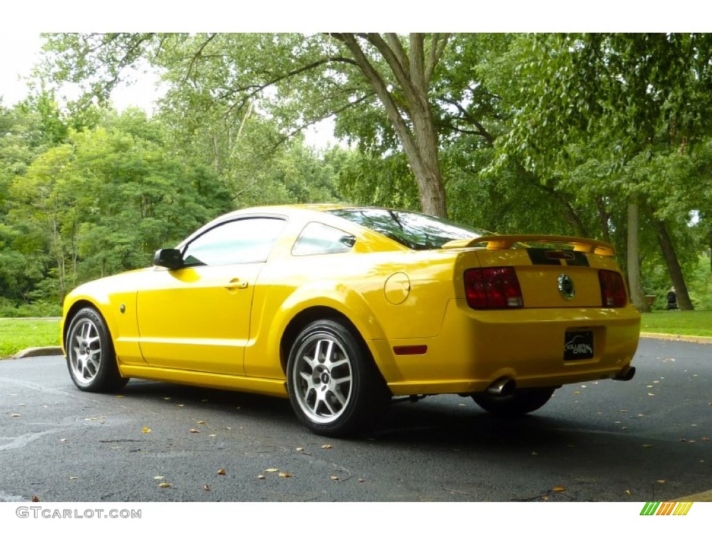 2006 Mustang GT Deluxe Coupe - Screaming Yellow / Light Graphite photo #5