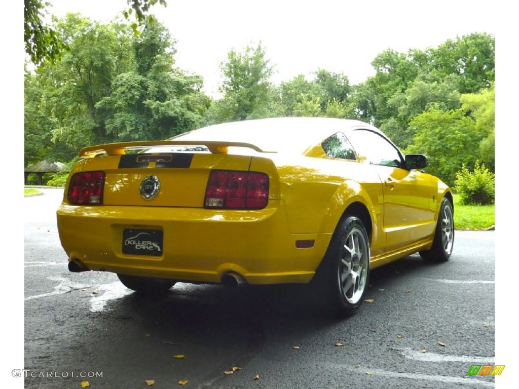 2006 Mustang GT Deluxe Coupe - Screaming Yellow / Light Graphite photo #7