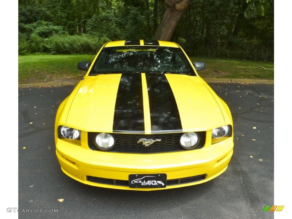 2006 Mustang GT Deluxe Coupe - Screaming Yellow / Light Graphite photo #11