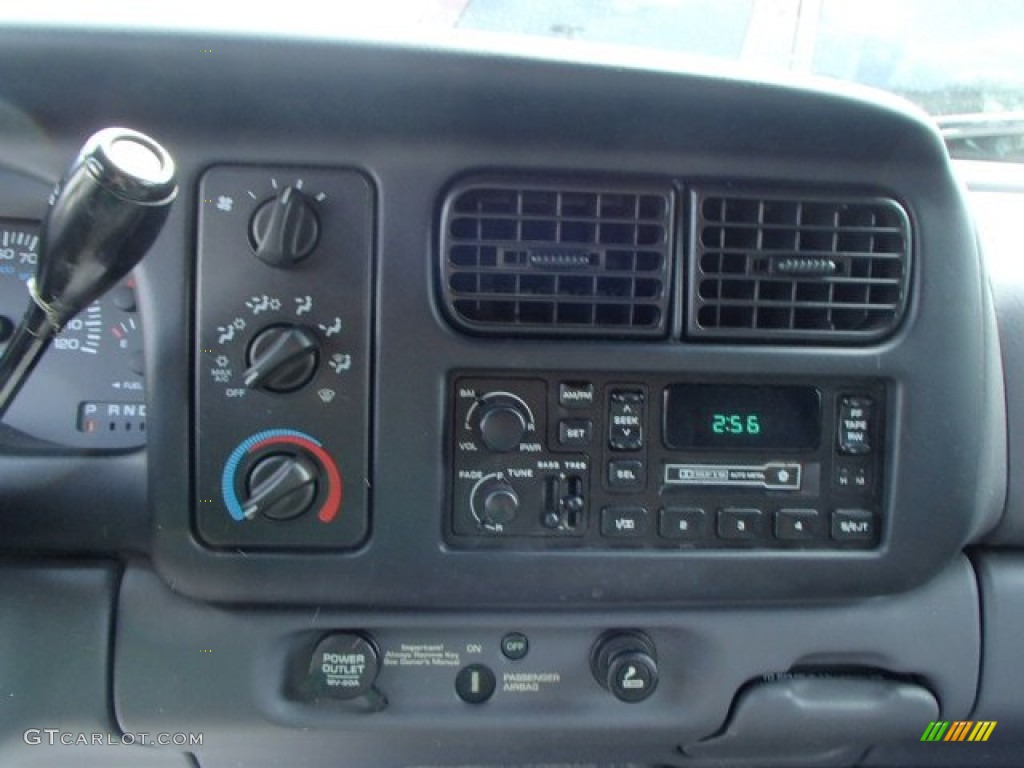 1998 Dakota Sport Extended Cab 4x4 - Metallic Red / Agate photo #11