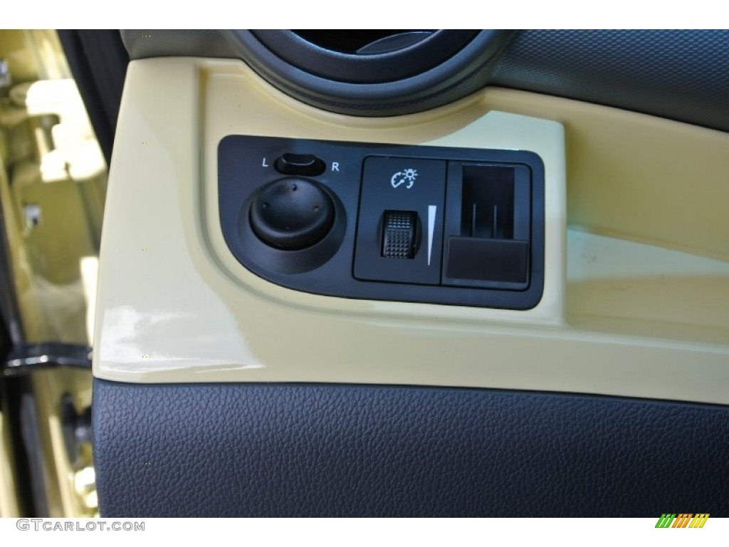 2013 Chevrolet Spark LT Controls Photos