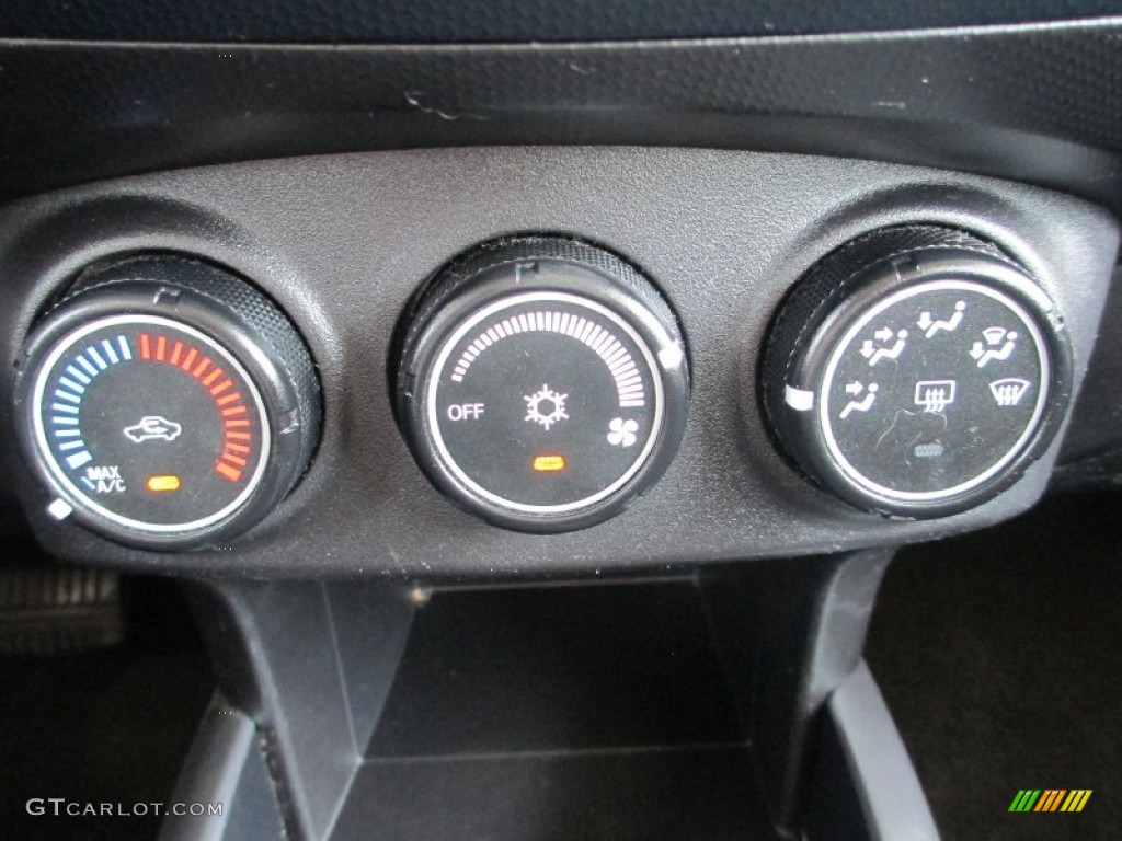 2008 Mitsubishi Outlander ES 4WD Controls Photos