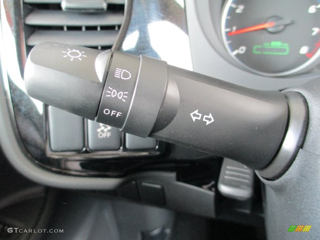 2014 Mitsubishi Outlander ES Controls Photo #84499458