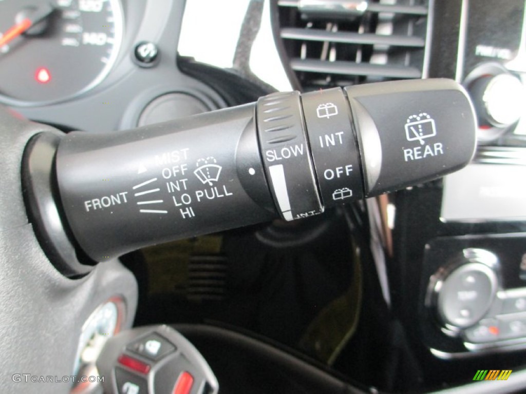 2014 Mitsubishi Outlander ES Controls Photo #84499485