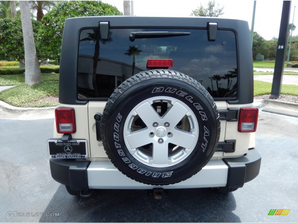 2011 Wrangler Unlimited Sahara 4x4 - Sahara Tan / Black/Dark Saddle photo #6