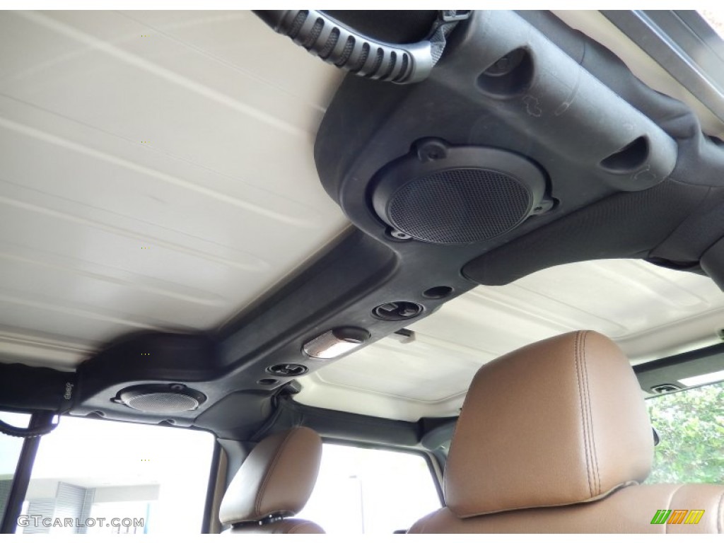 2011 Jeep Wrangler Unlimited Sahara 4x4 Audio System Photos