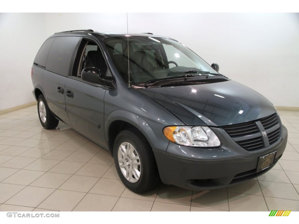 2005 Caravan SE - Magnesium Green Pearl / Medium Slate Gray photo #1