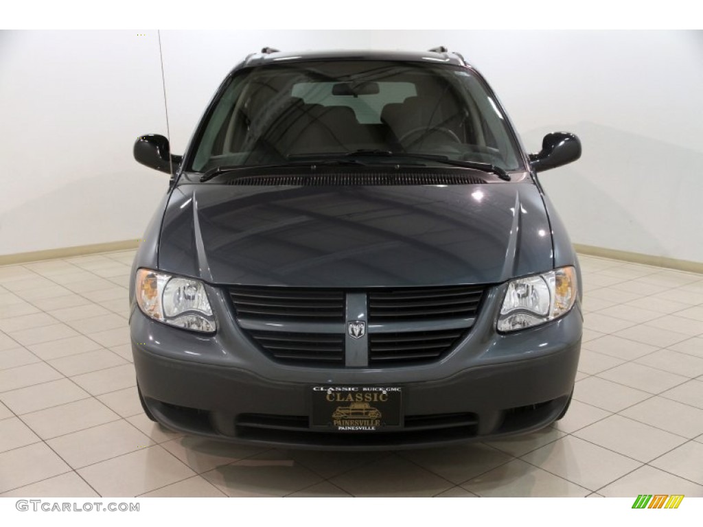 2005 Caravan SE - Magnesium Green Pearl / Medium Slate Gray photo #2
