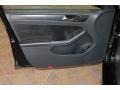 Black - Jetta SE Sedan Photo No. 13