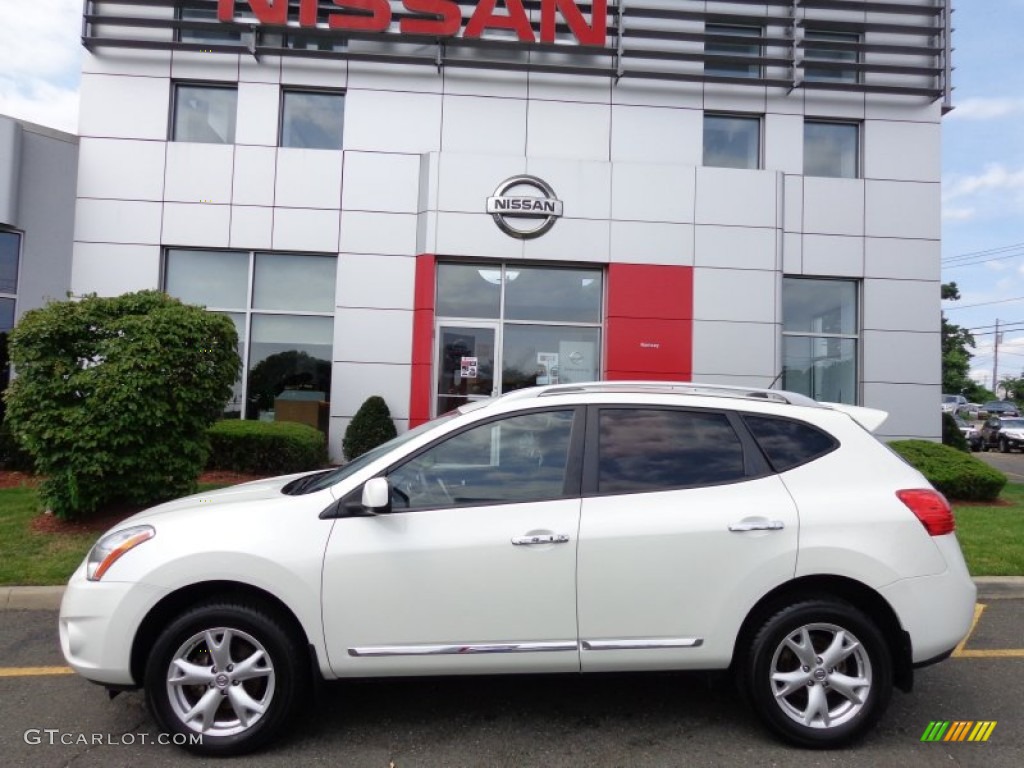 2011 Rogue SV AWD - Pearl White / Black photo #2