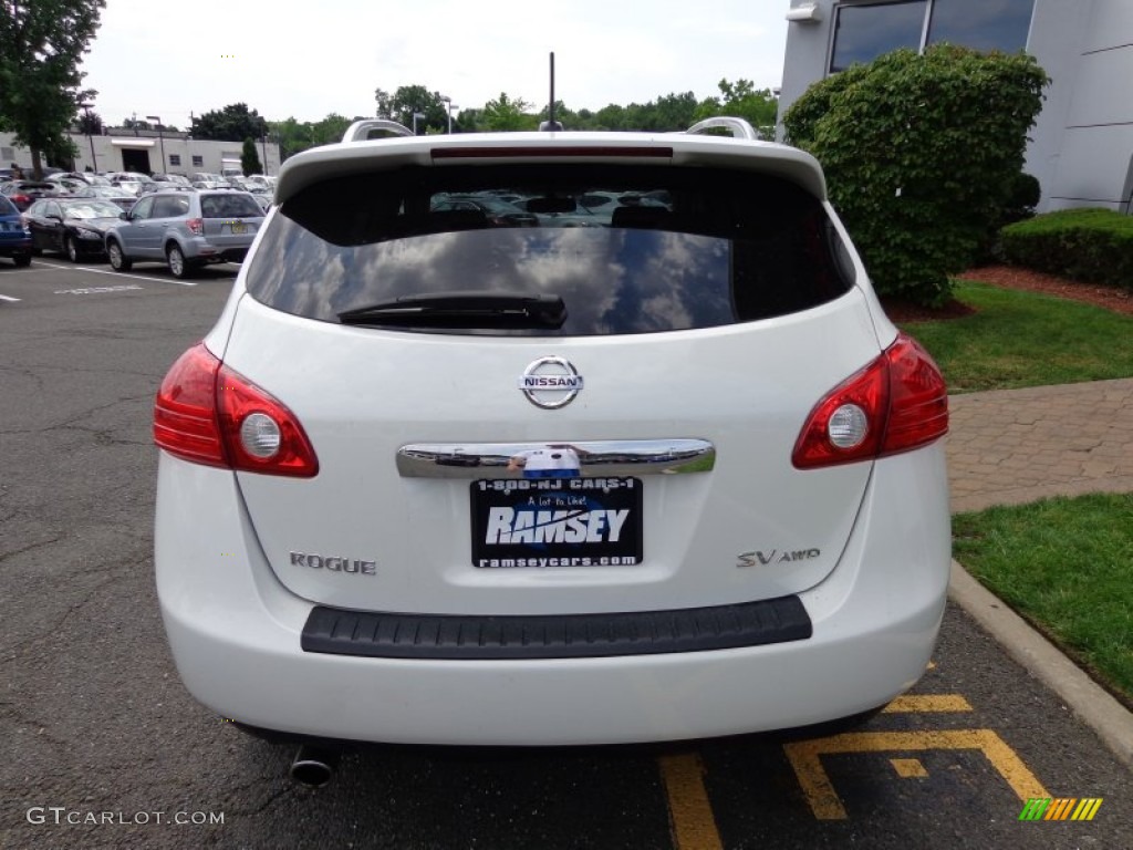 2011 Rogue SV AWD - Pearl White / Black photo #4