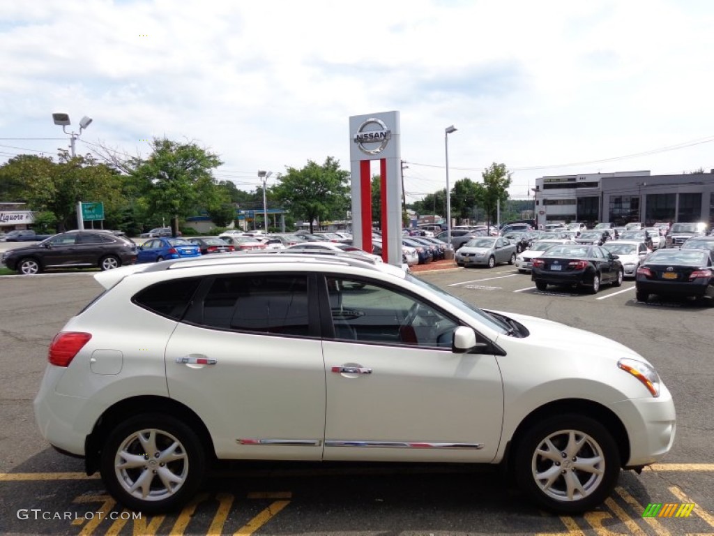 2011 Rogue SV AWD - Pearl White / Black photo #5