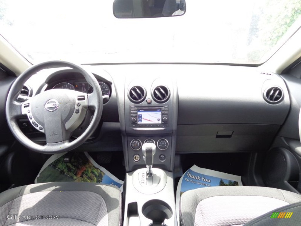 2011 Rogue SV AWD - Pearl White / Black photo #10