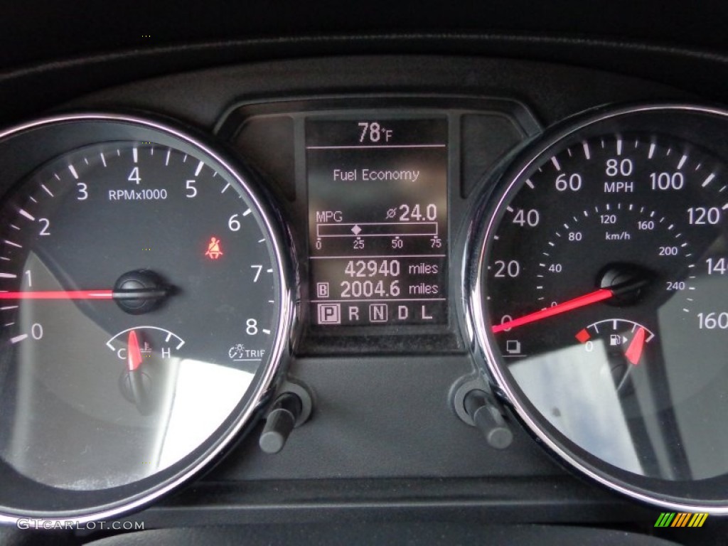 2011 Rogue SV AWD - Pearl White / Black photo #12