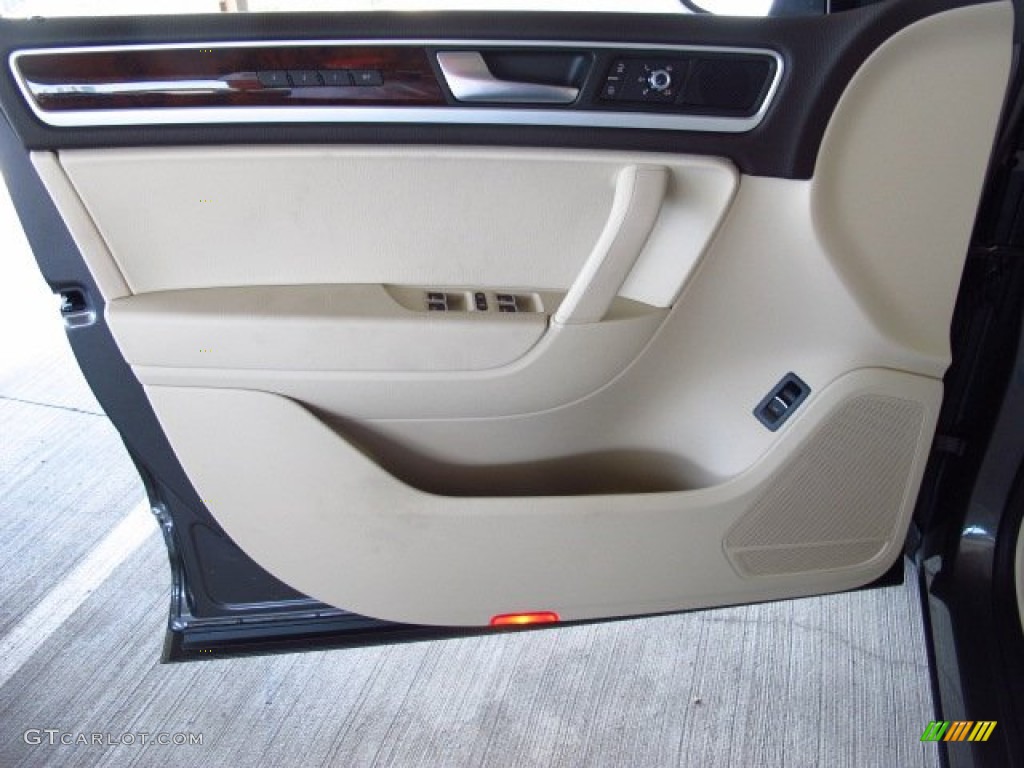 2014 Volkswagen Touareg V6 Lux 4Motion Cornsilk Beige Door Panel Photo #84519058