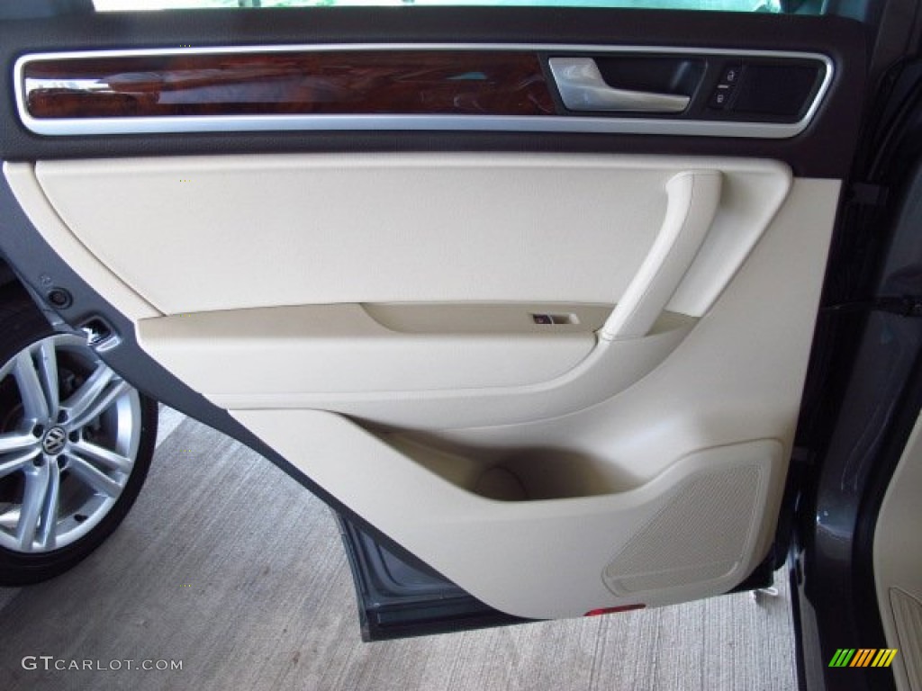 2014 Volkswagen Touareg V6 Lux 4Motion Door Panel Photos