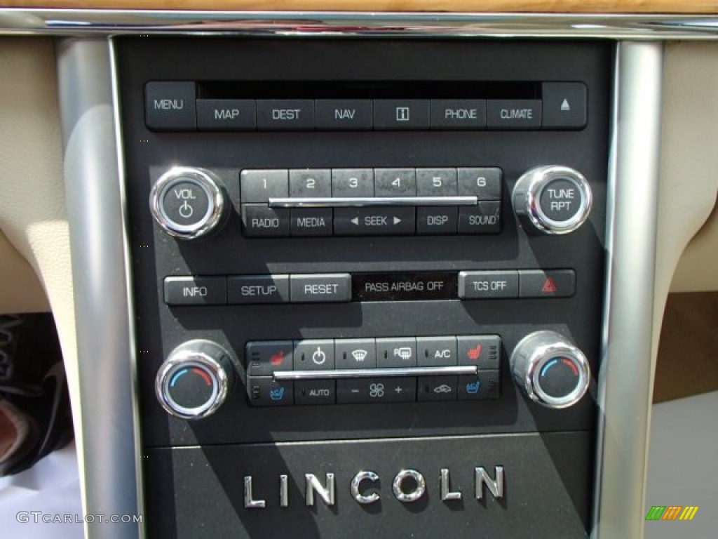 2012 Lincoln MKS AWD Controls Photo #84520423