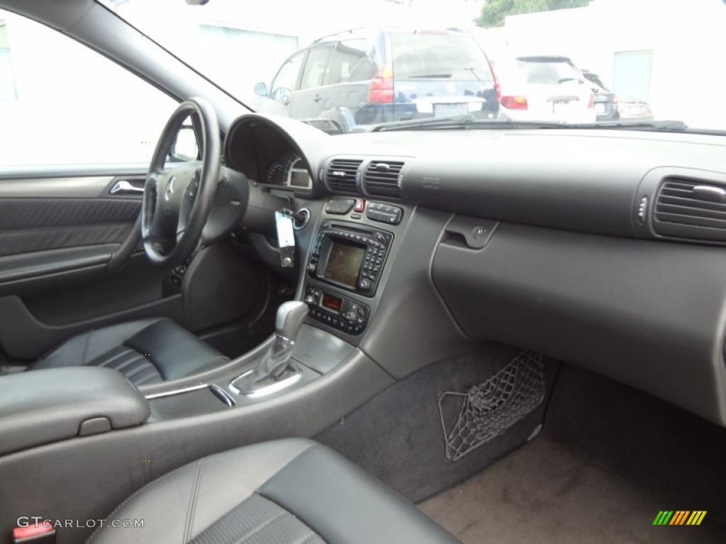 2004 Mercedes-Benz C 32 AMG Sedan Dashboard Photos