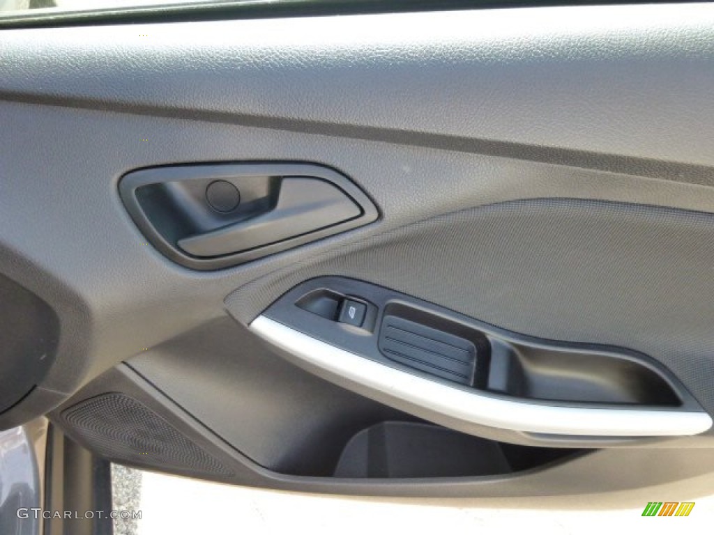 2012 Focus SE Sport Sedan - Sterling Grey Metallic / Two-Tone Sport photo #10