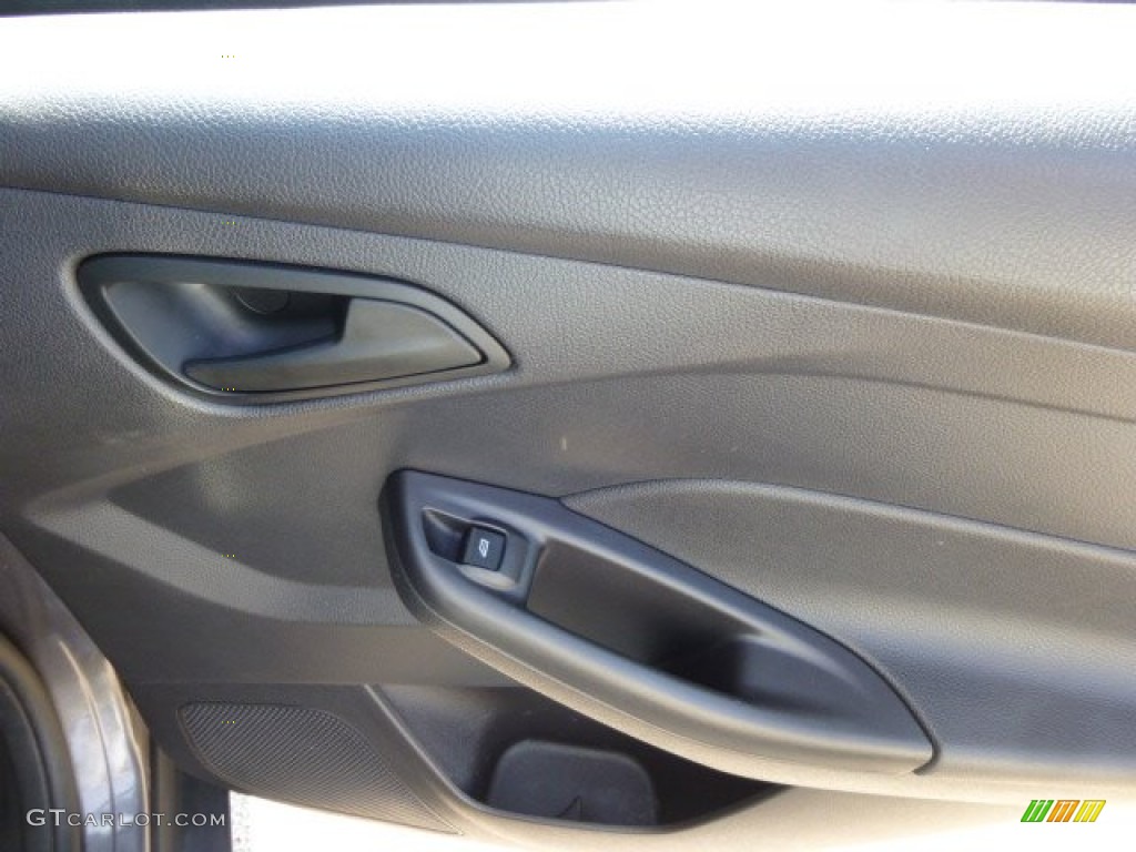 2012 Focus SE Sport Sedan - Sterling Grey Metallic / Two-Tone Sport photo #12