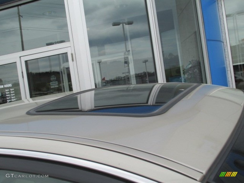 2005 Montego Luxury AWD - Light French Silk Metallic / Pebble photo #3