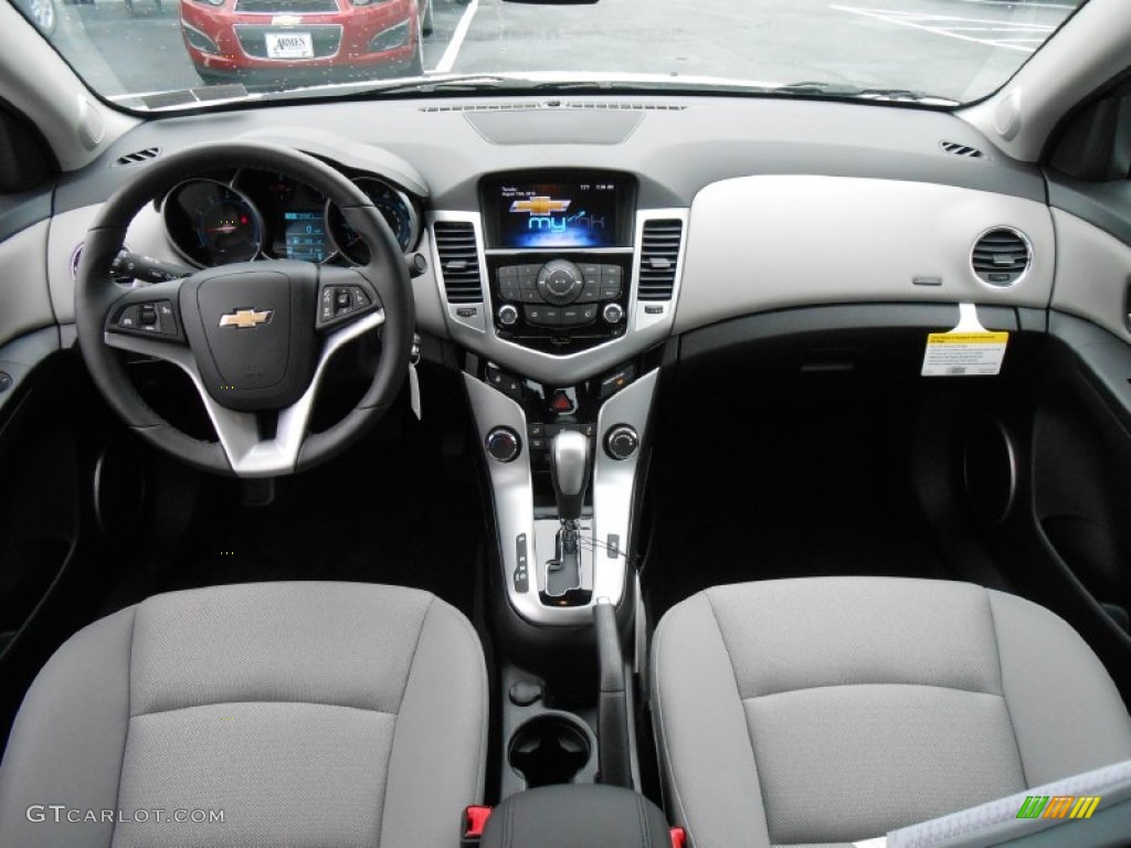 2013 Cruze LT - Summit White / Medium Titanium photo #10