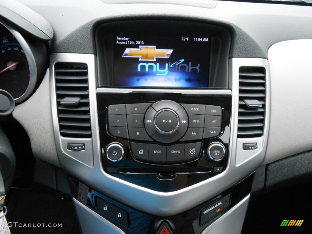2013 Cruze LT - Summit White / Medium Titanium photo #12