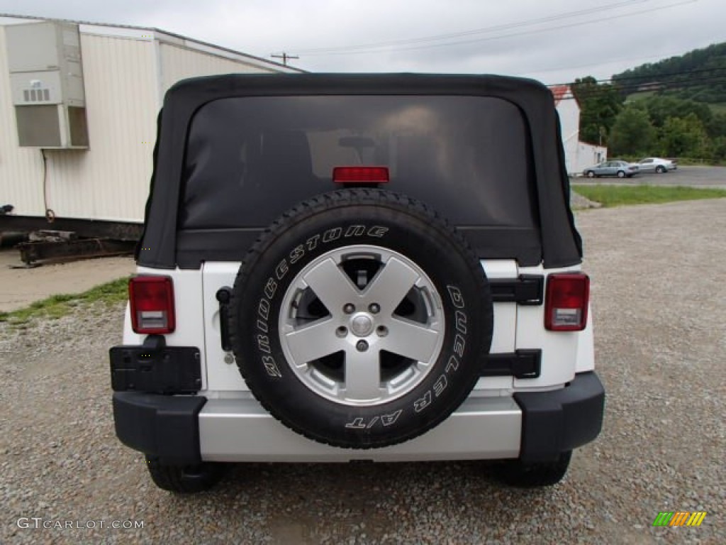 2012 Wrangler Sahara 4x4 - Bright White / Black photo #6