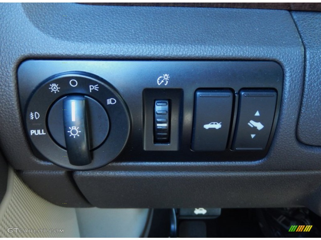 2008 Taurus Limited - Light Ice Blue Metallic / Medium Light Stone photo #25