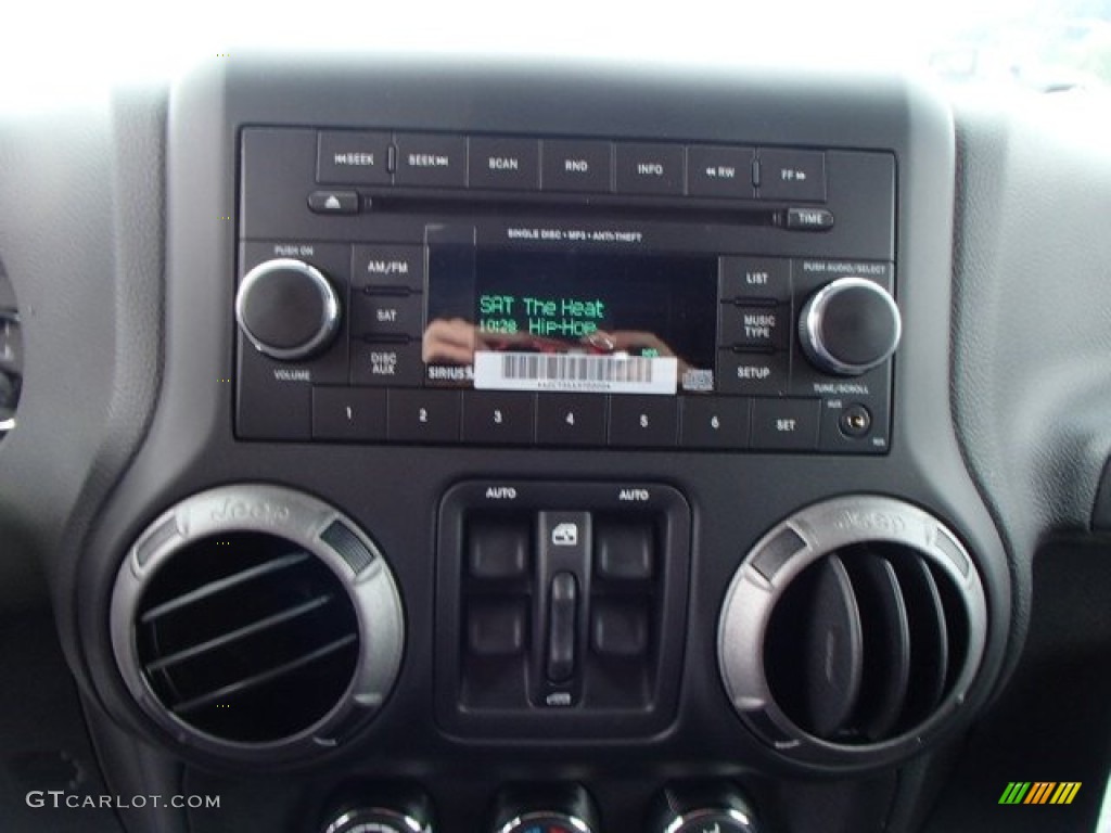 2014 Jeep Wrangler Unlimited Sport S 4x4 Audio System Photo #84540961