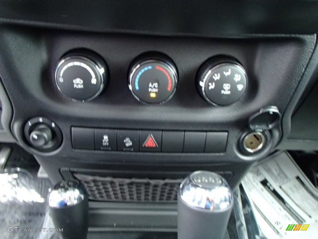 2014 Jeep Wrangler Unlimited Sport S 4x4 Controls Photo #84540982