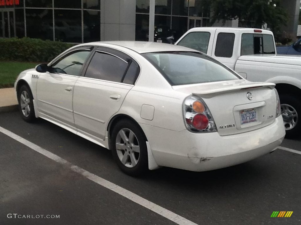 2003 Altima 2.5 S - Cloud White / Charcoal photo #4