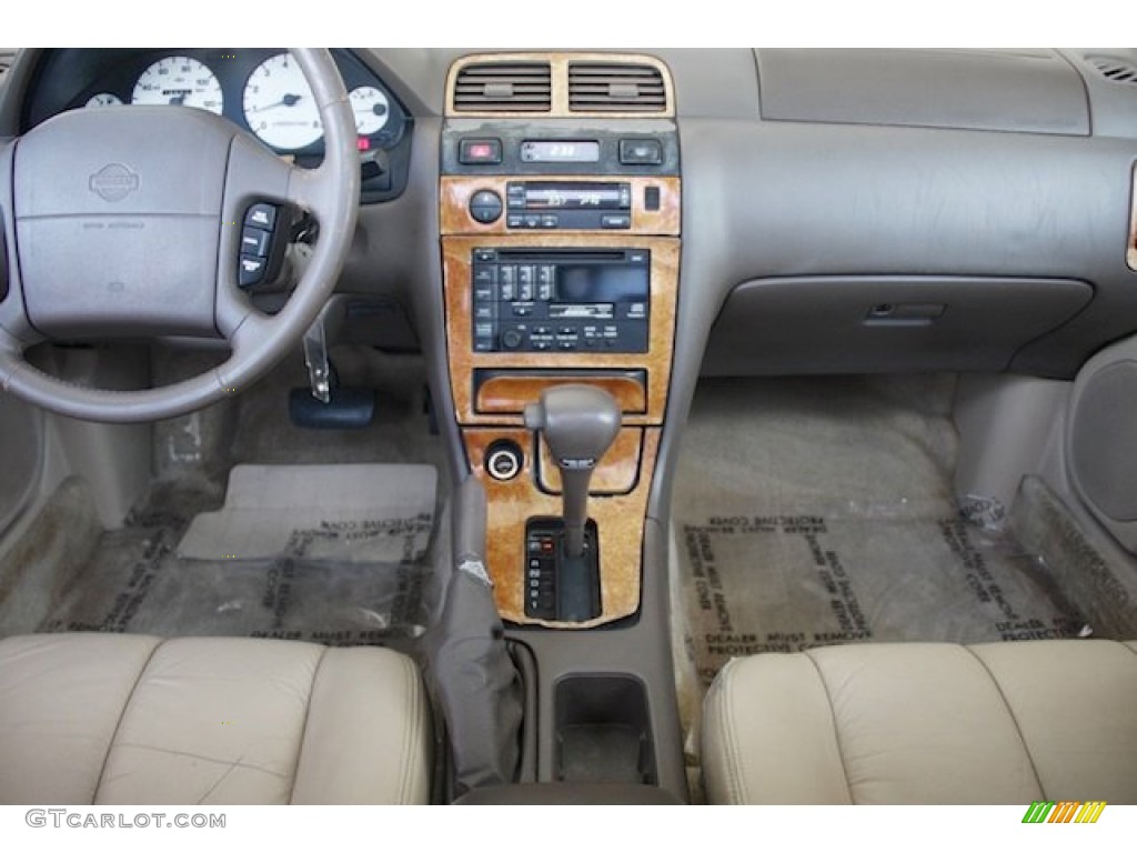 1995 Maxima GLE - Arctic White Pearl / Beige photo #5