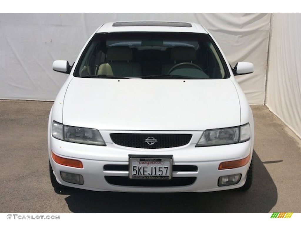 1995 Maxima GLE - Arctic White Pearl / Beige photo #8