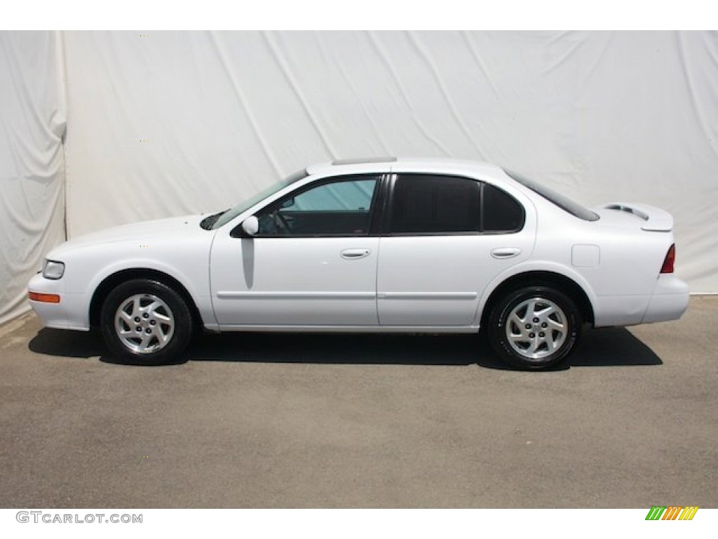 1995 Maxima GLE - Arctic White Pearl / Beige photo #9