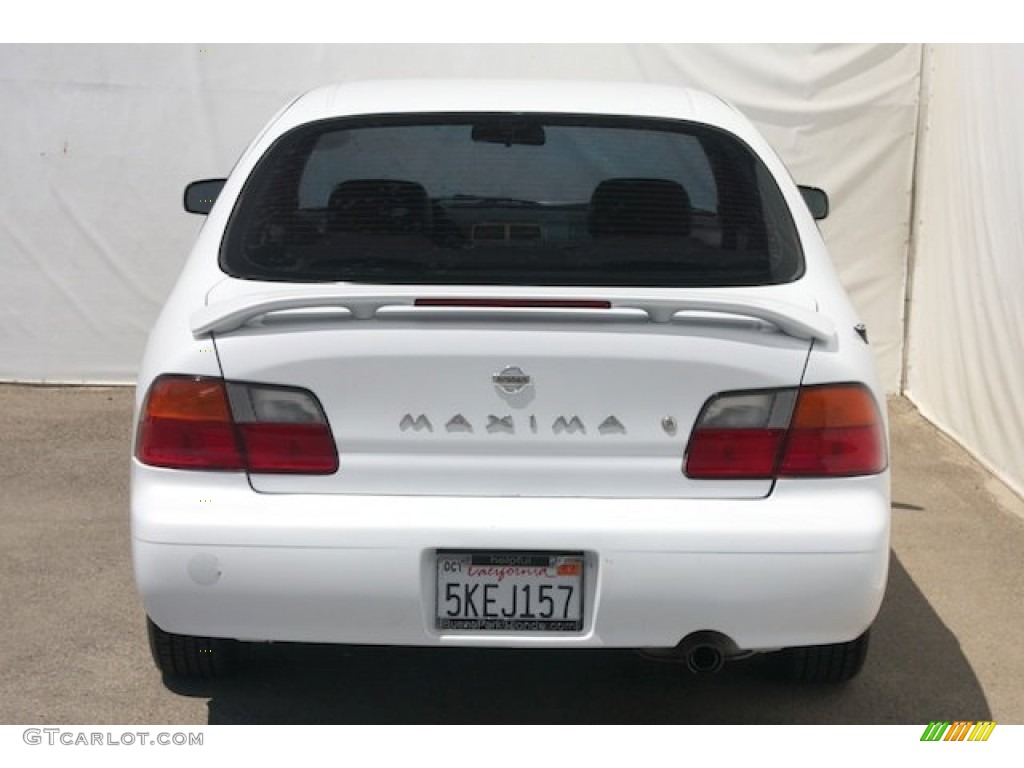 1995 Maxima GLE - Arctic White Pearl / Beige photo #10