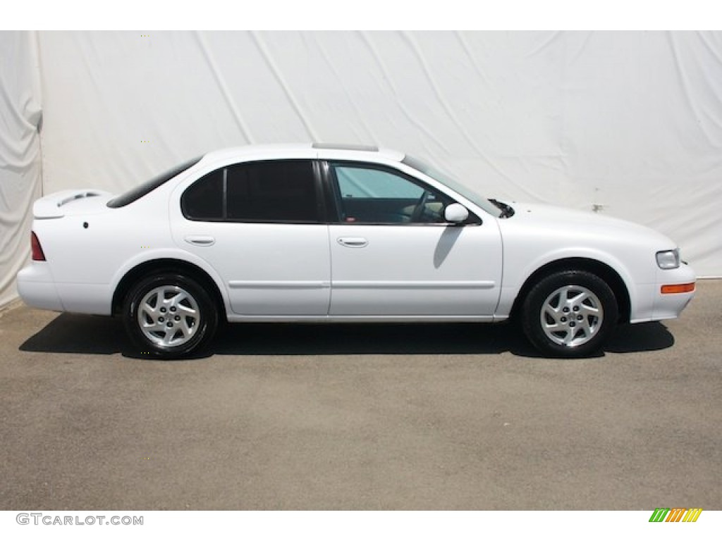 1995 Maxima GLE - Arctic White Pearl / Beige photo #11
