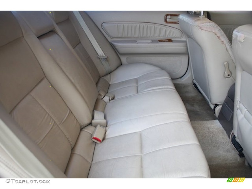 1995 Maxima GLE - Arctic White Pearl / Beige photo #17