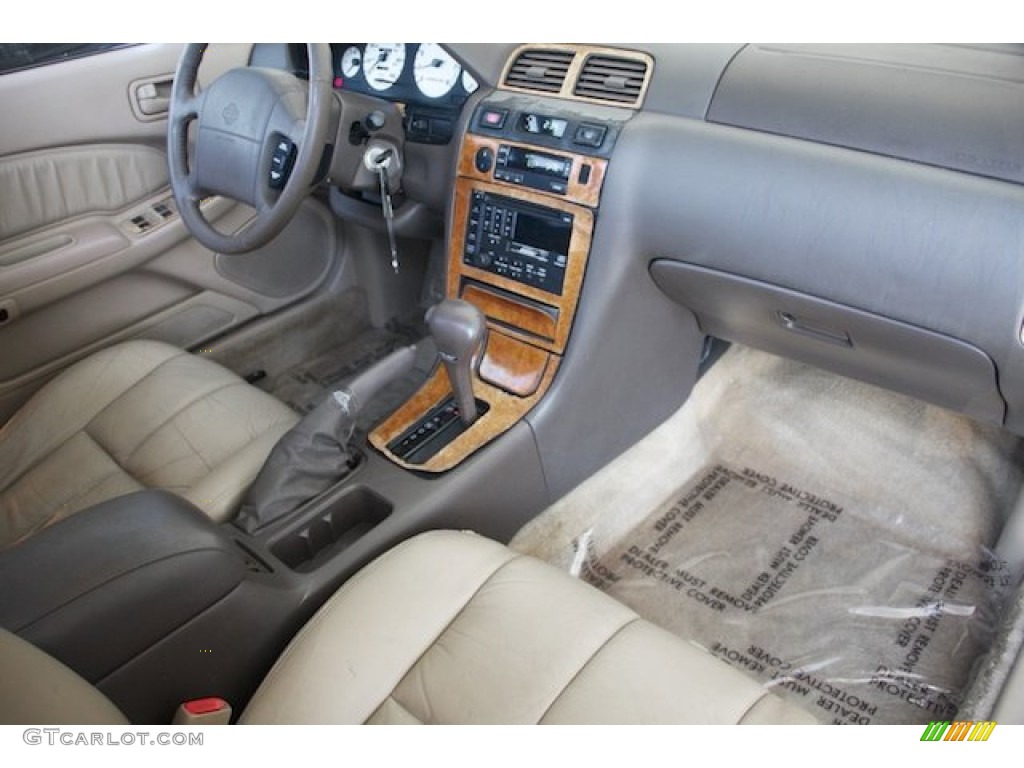 1995 Maxima GLE - Arctic White Pearl / Beige photo #21