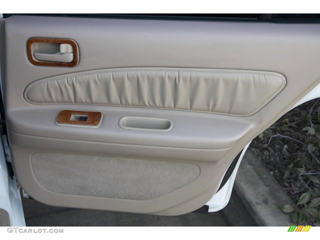 1995 Maxima GLE - Arctic White Pearl / Beige photo #26