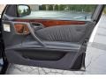 Black - E 320 Sedan Photo No. 20