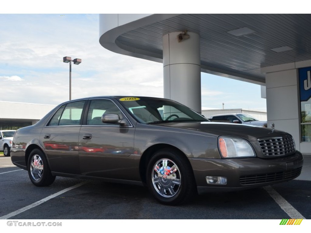 2003 DeVille Sedan - Bronzemist / Oatmeal photo #1