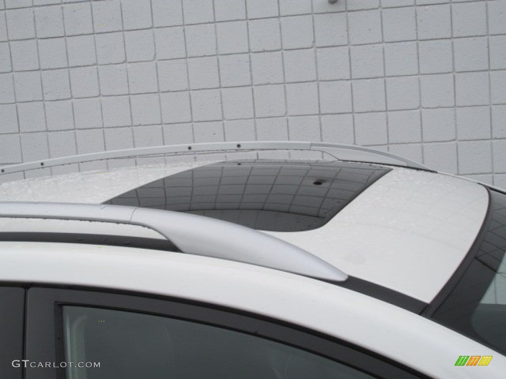2011 Rogue SL AWD - Pearl White / Black photo #4