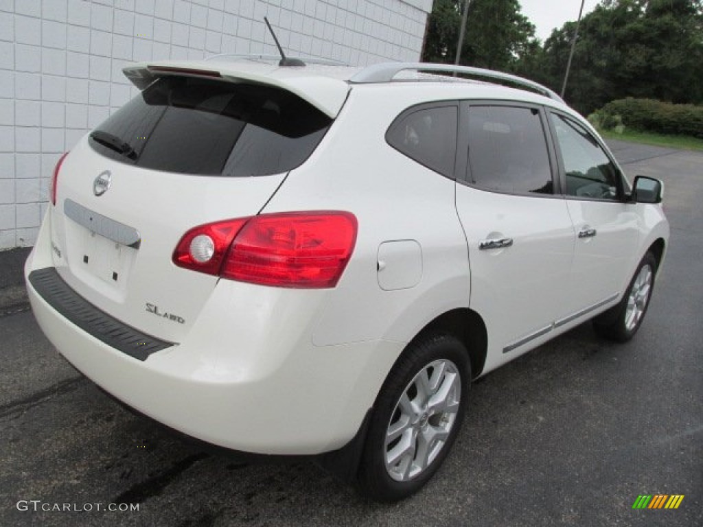 2011 Rogue SL AWD - Pearl White / Black photo #10