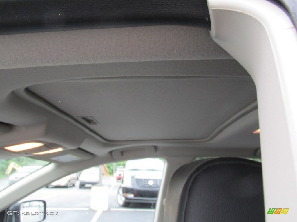 2011 Rogue SL AWD - Pearl White / Black photo #13