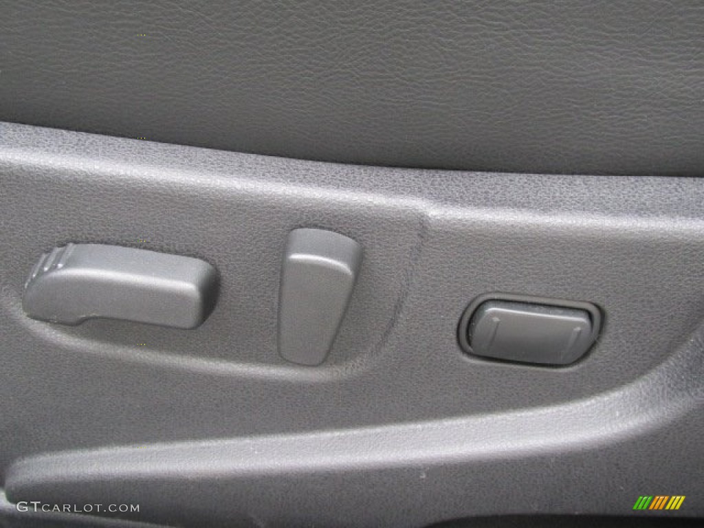 2011 Rogue SL AWD - Pearl White / Black photo #17