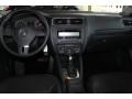 Black - Jetta SE Sedan Photo No. 28