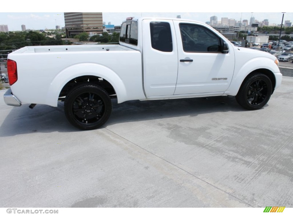 2009 Equator Extended Cab - Glacier White / Graphite photo #11