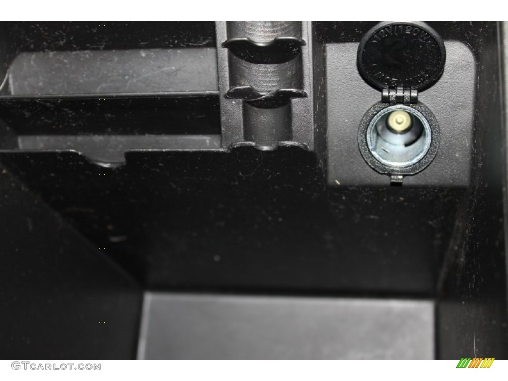 2009 Equator Extended Cab - Glacier White / Graphite photo #20